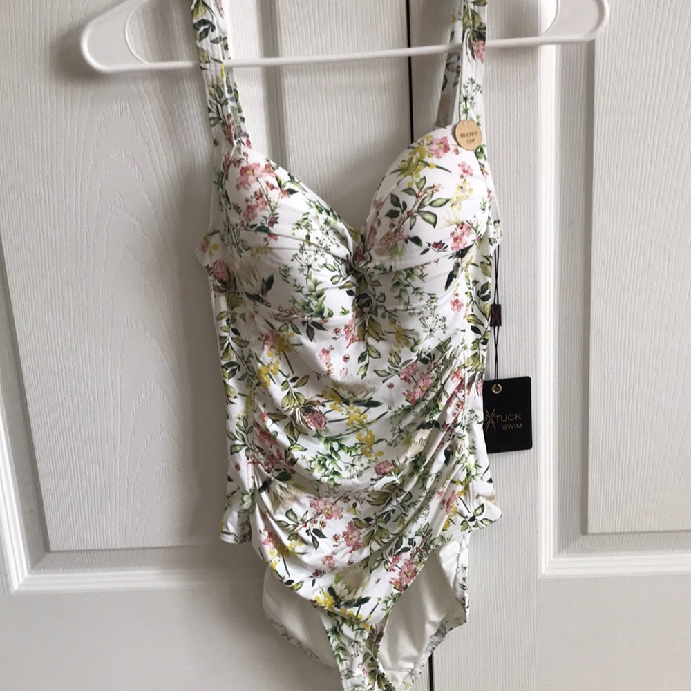 Woman’s Nip Tuck one piece swimsuit size 8